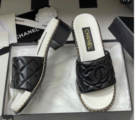 كعب CHANEL